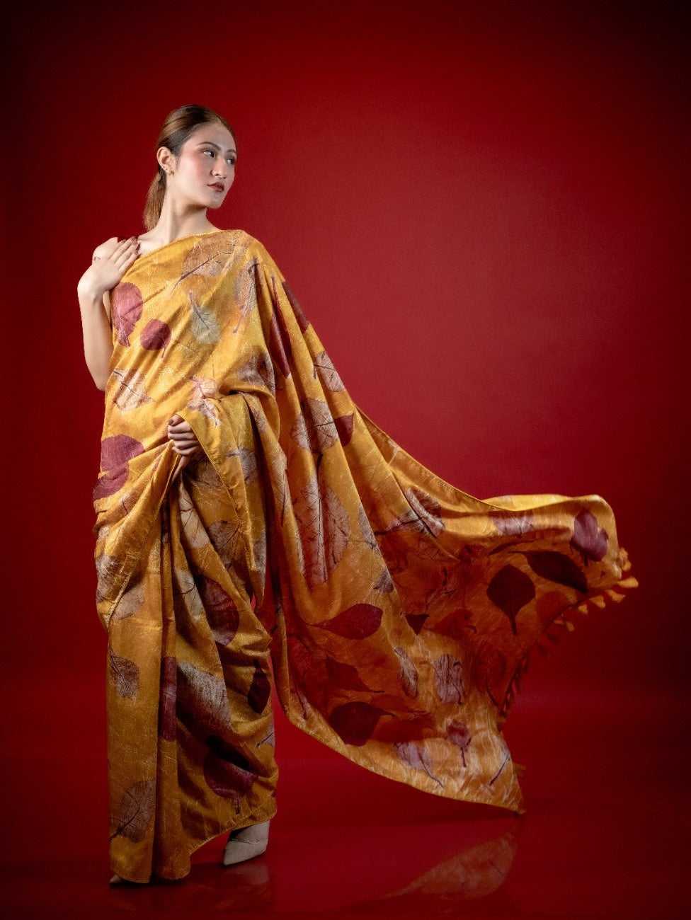 Sunehri Sari